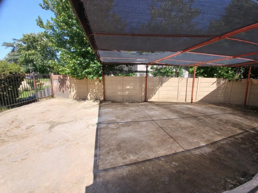 7 Bedroom Property for Sale in Ladybrand Free State